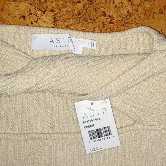 ASTR The Label Ribbed Twist Open Cut Front Cream Sweater Size L NWT - Picture 3 of 5